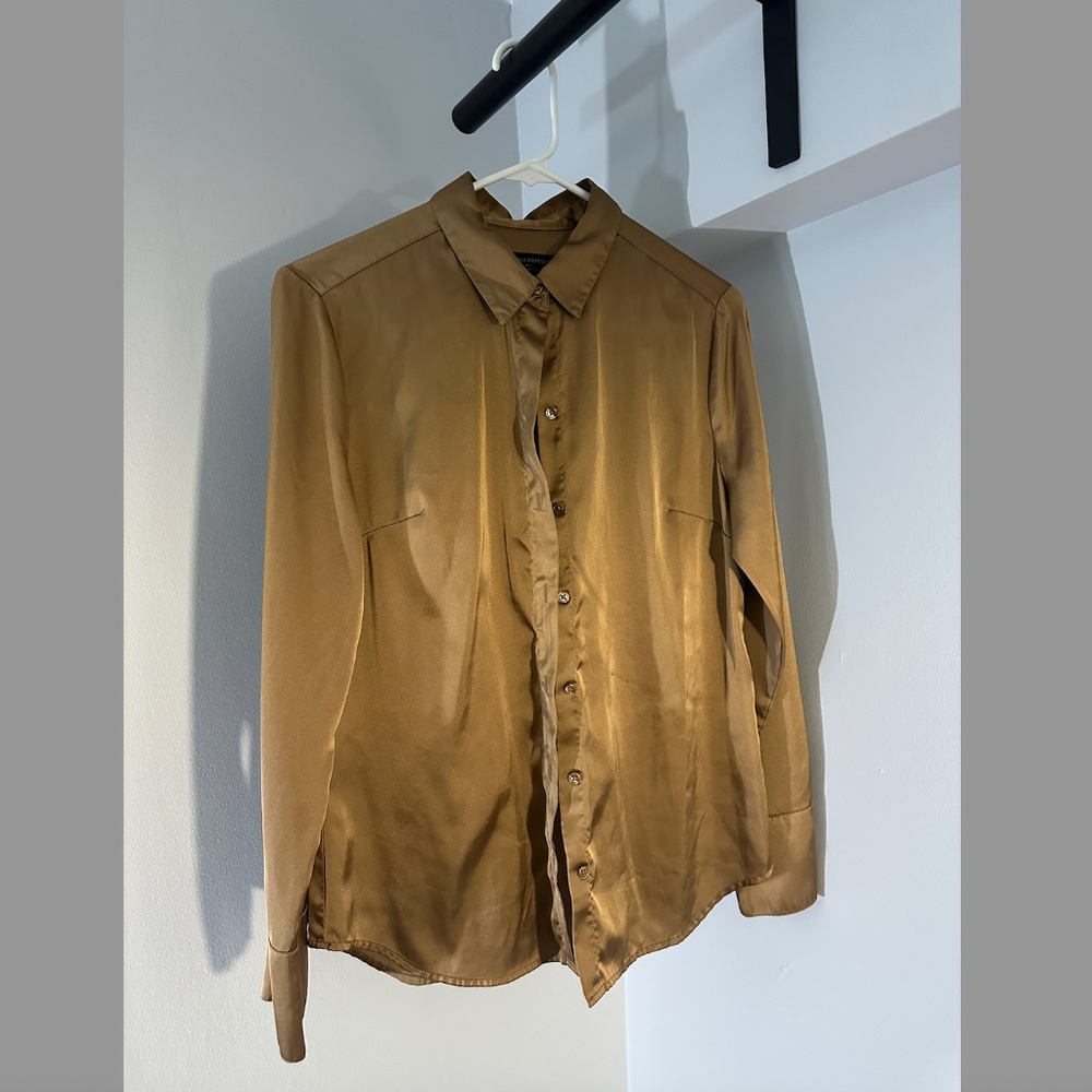 Banana Republic Factory Satin Classic Shirt – Afternoon Latte ✨